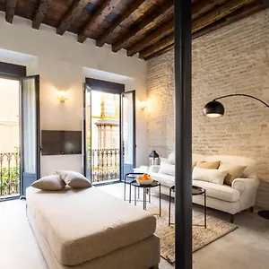 Oak & Sandstone - Space Maison Apartment